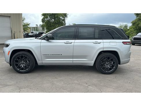 New 2026 Jeep Grand Cherokee Summit w/ Obsidian Package AWD/4WD image 3