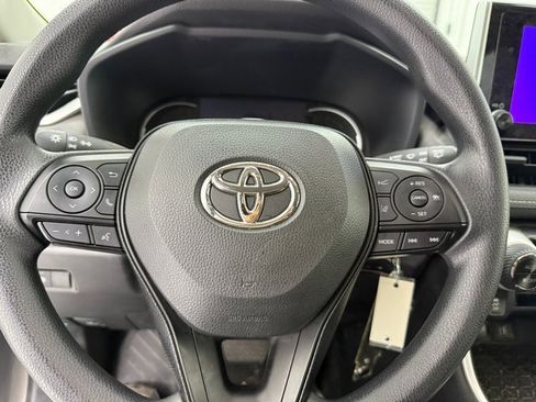 Used 2025 Toyota RAV4 LE image 8