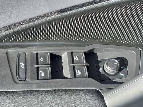 New 2026 Volkswagen Tiguan SE image 28