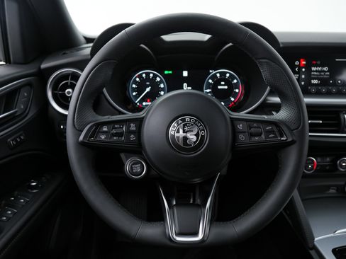 Used 2026 Alfa Romeo Stelvio Sprint w/ Convenience Package AWD/4WD image 17