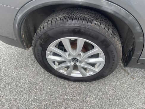 Used 2018 Nissan Rogue SV AWD/4WD image 34