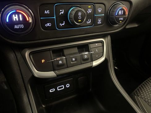 Used 2023 GMC Terrain SLE w/ Driver Convenience Package image 10