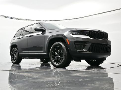 New 2025 Jeep Grand Cherokee Altitude image 40