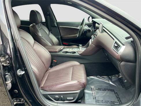Used 2022 Genesis G70 2.0T w/ Prestige Package image 30