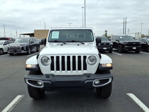 Used 2023 Jeep Gladiator Overland image 8