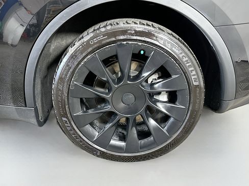 Used 2021 Tesla Model Y Long Range AWD/4WD image 29