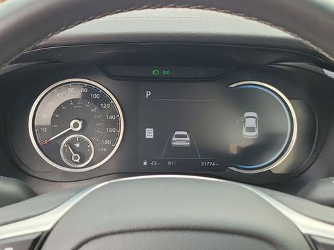 Used 2025 Genesis G70 2.5T AWD/4WD image 23