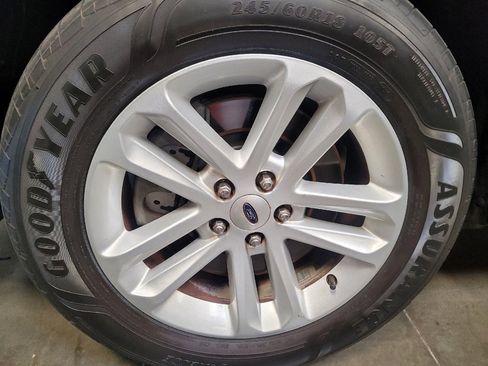 Used 2017 Ford Explorer XLT w/ Equipment Group 202A FWD image 31