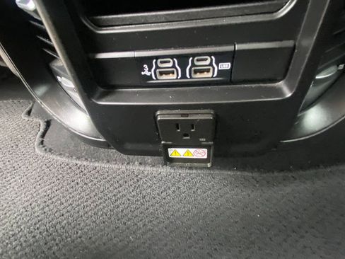 Used 2019 RAM 1500 Laramie w/ Off Road Group AWD/4WD image 48