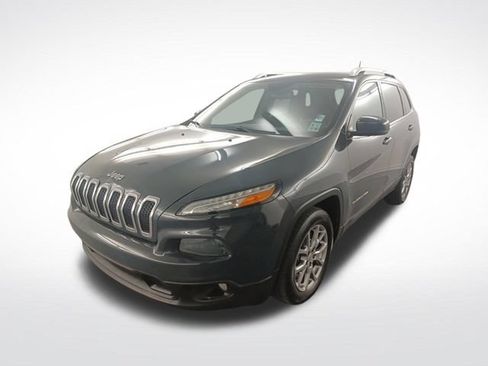 Used 2018 Jeep Cherokee Latitude Plus FWD image 4