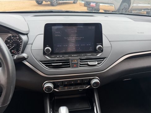 Used 2021 Nissan Altima 2.5 SV w/ SV Premium Package FWD image 24