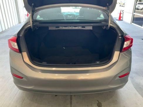Used 2018 Chevrolet Cruze LT w/ Convenience Package FWD image 17