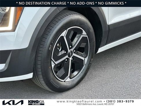 Used 2025 Kia Niro LX image 30
