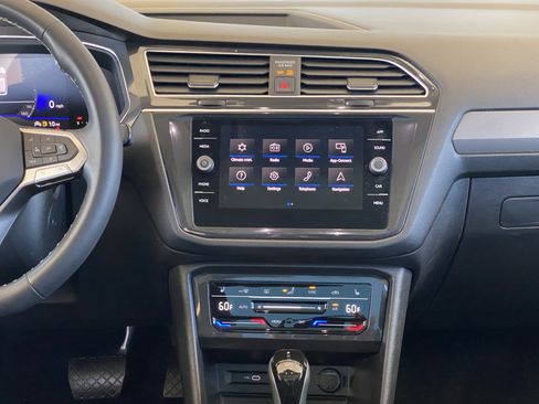 Used 2023 Volkswagen Tiguan SE w/ Panoramic Sunroof Package FWD image 23