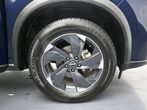 Used 2024 Nissan Rogue SV AWD/4WD image 6