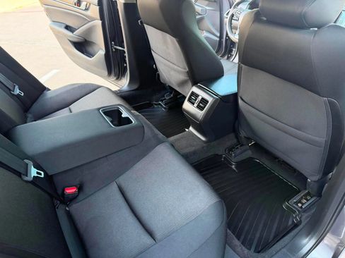 Used 2018 Honda Accord EX image 11