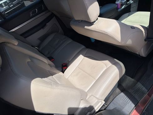 Used 2018 Ford Explorer XLT w/ Equipment Group 202A AWD/4WD image 7