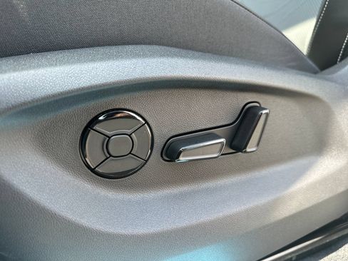 New 2026 Volkswagen Tiguan SE R-Line AWD/4WD image 9