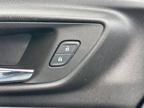 Used 2025 Chevrolet Trax LT FWD image 22
