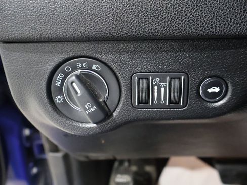 Used 2019 Chrysler 300 S image 32