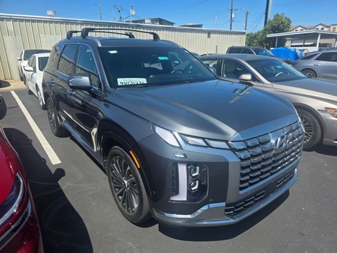 Used 2023 Hyundai Palisade Calligraphy w/ Winter Package AWD/4WD image 2