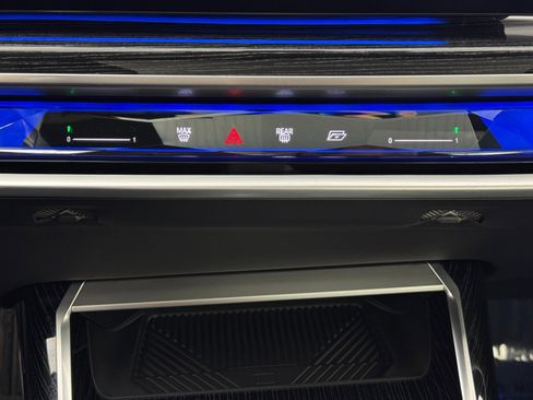 Used 2024 BMW 740i w/ Premium Package 2 image 34