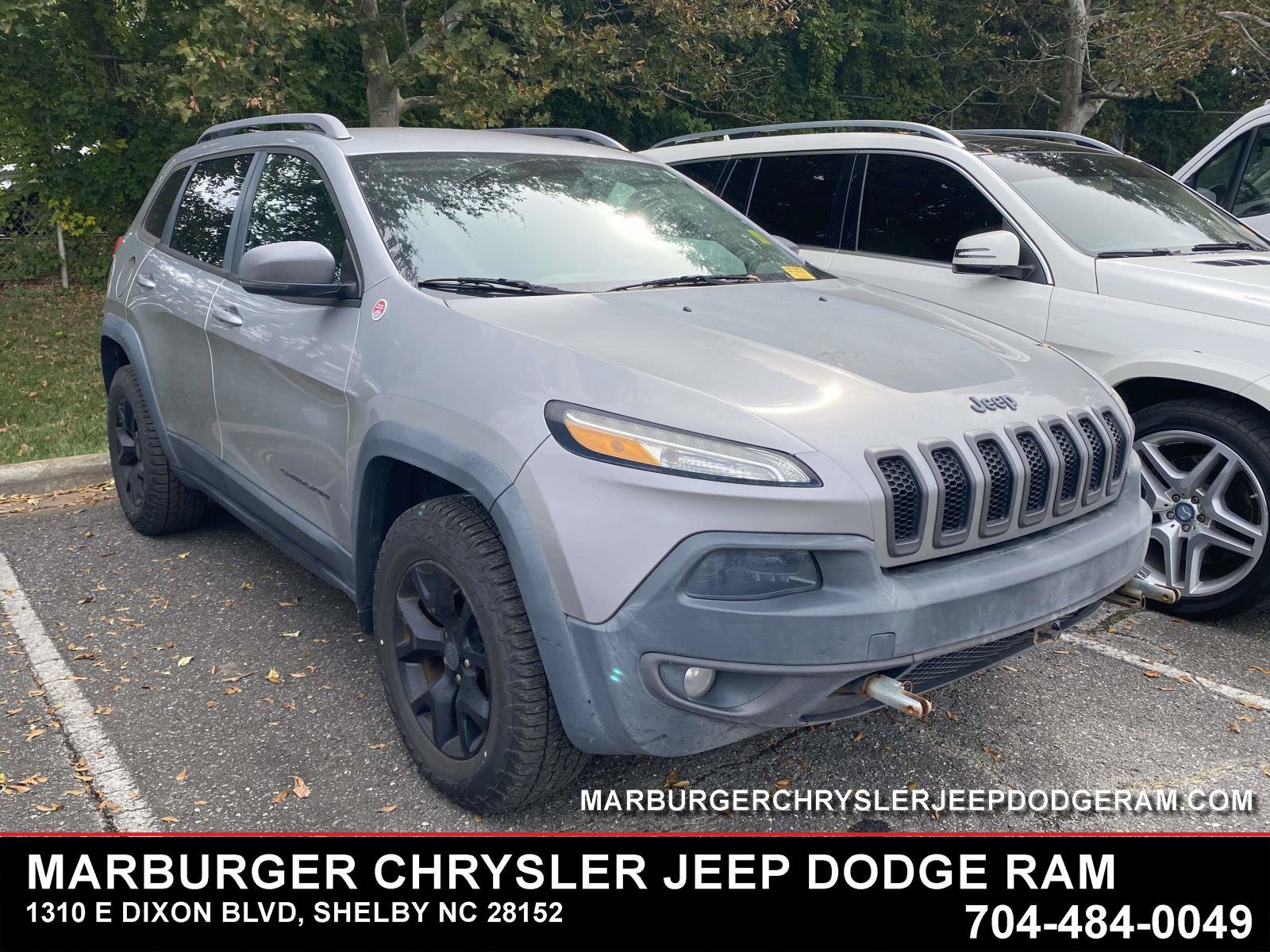 Used 2016 Jeep Cherokee Trailhawk w/ Leather Interior Group AWD/4WD image 1
