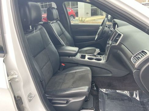 Used 2018 Jeep Grand Cherokee Altitude AWD/4WD image 26