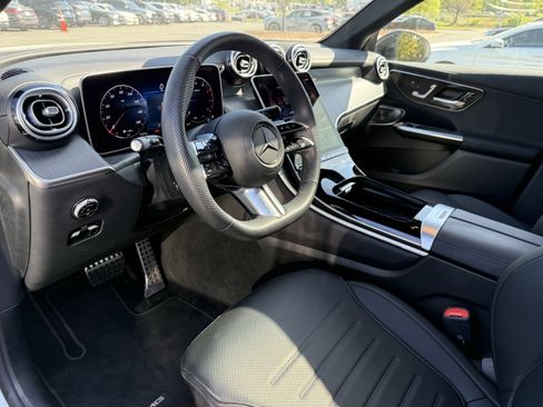 Used 2025 Mercedes-Benz GLC 300 4MATIC image 17