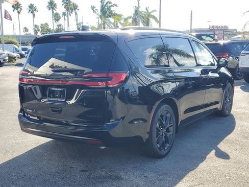 New 2026 Chrysler Pacifica Limited w/ S Appearance Package image 4
