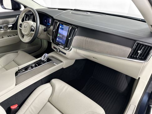 Used 2025 Volvo V90 B6 Cross Country Ultra w/ Protection Package Premier image 31