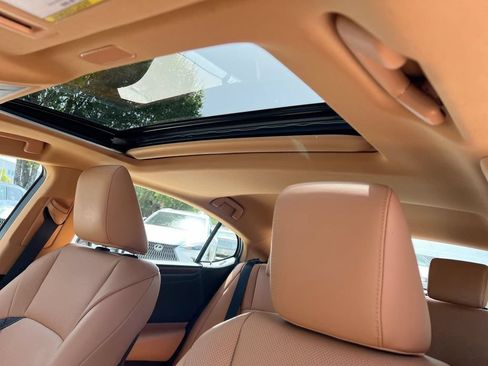 Certified 2025 Lexus ES 300h w/ Premium Package FWD image 18