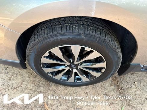 Used 2016 Subaru Outback 2.5i Limited AWD/4WD image 4
