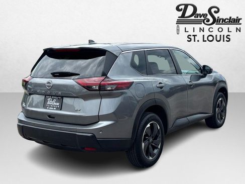 Used 2024 Nissan Rogue SV FWD image 3