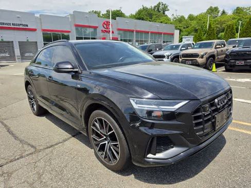 Used 2020 Audi Q8 Premium Plus w/ Premium Plus Package AWD/4WD image 3