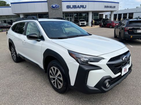 Certified 2025 Subaru Outback Premium AWD/4WD image 1