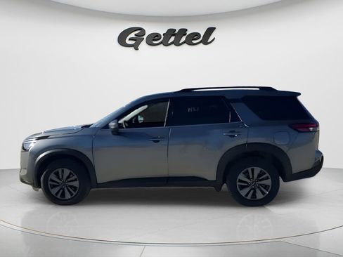 Used 2025 Nissan Pathfinder SV image 5