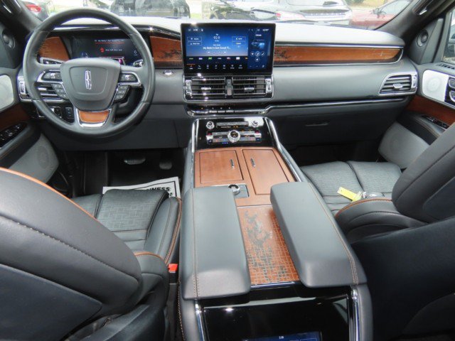 Used 2024 Lincoln Navigator Black Label AWD/4WD image 23