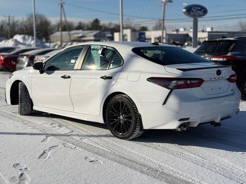 Used 2022 Toyota Camry SE image 3