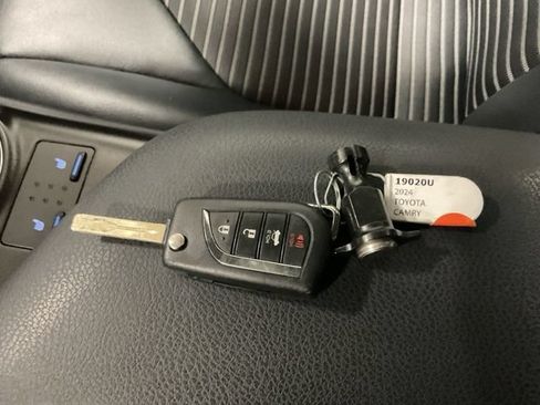 Used 2024 Toyota Camry SE FWD image 21