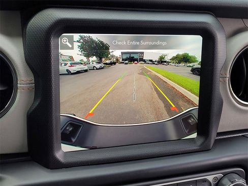 Used 2021 Jeep Gladiator Overland image 18