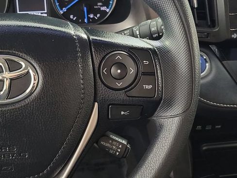 Used 2018 Toyota RAV4 LE Plus AWD/4WD image 25