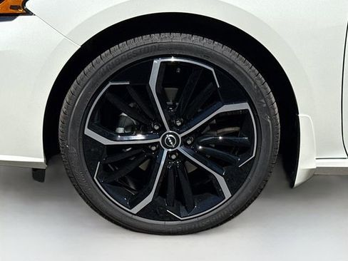 New 2025 Nissan Altima 2.5 SR w/ SR Premium Package image 18