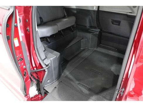 Used 2022 Toyota Sienna XLE w/ XLE Plus Package image 18