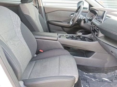 Used 2023 Nissan Rogue SV image 30