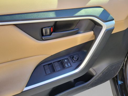 Certified 2025 Toyota RAV4 LE AWD/4WD image 8