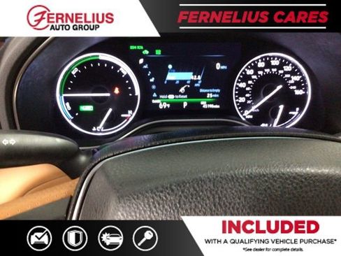 Used 2019 Toyota Avalon Limited image 29