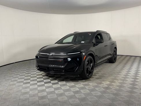 Used 2024 Chevrolet Equinox EV RS image 3