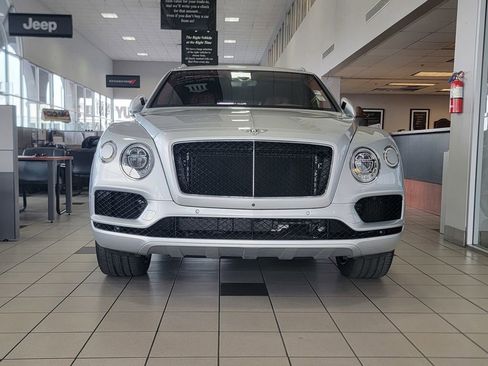 Used 2020 Bentley Bentayga image 2