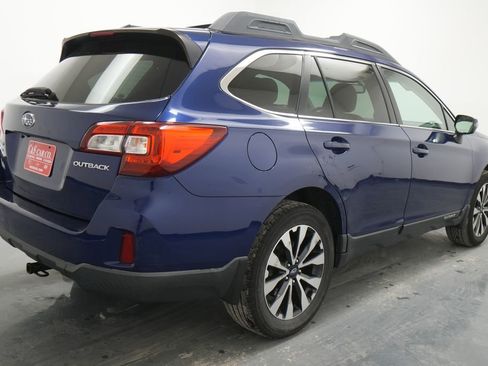 Used 2015 Subaru Outback 2.5i Limited AWD/4WD image 9